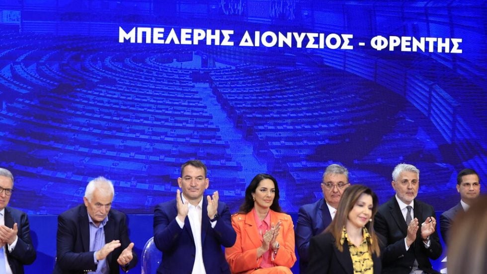 Χειροκροτήματα από τους υποψήφιους ευρωβουλευτές της Ν.Δ. κατά την ανακοίνωση του ονόματος του Φρέντι Μπελέρη στην παρουσίαση του ευρωψηφοδελτίου του κόμματος από τον Κυρ. Μητσοτάκη
